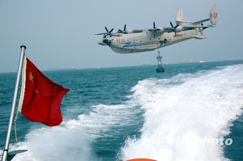青島海軍航空兵駕戰(zhàn)機新年首飛