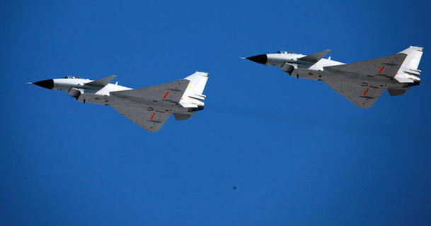 勇斗零下20度低溫 殲-10戰機新年度開飛