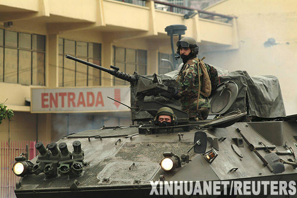 智利政府向災區增派軍隊維持秩序[組圖]