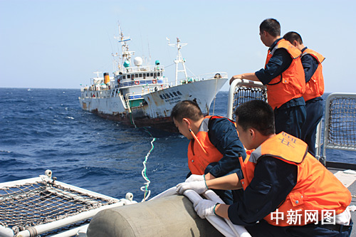 大陸軍艦接護(hù)臺漁船：護(hù)航1918海里 歷時202小時
