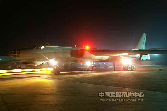 中國數十架新型轟炸機夜間出擊實行地毯式轟炸