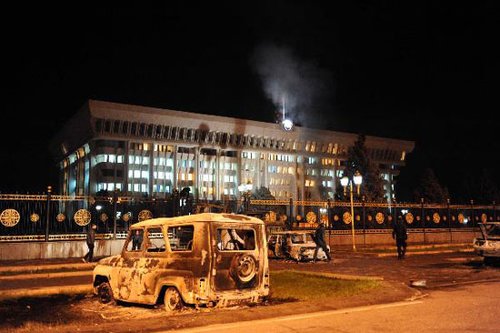 吉爾吉斯斯坦爆發嚴重騷亂 現政府集體辭職總統逃亡