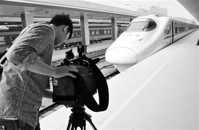 大陸高鐵發(fā)展迅猛 臺(tái)旅游業(yè)者強(qiáng)打“動(dòng)車牌”