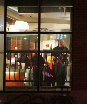 美兩大名城同天發生槍擊事件 至少10人死多人傷