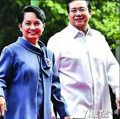癥狀：老公香港“避難” 阿羅約不送行