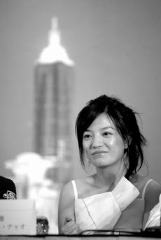 趙薇竹中直人上海亮相(組圖)