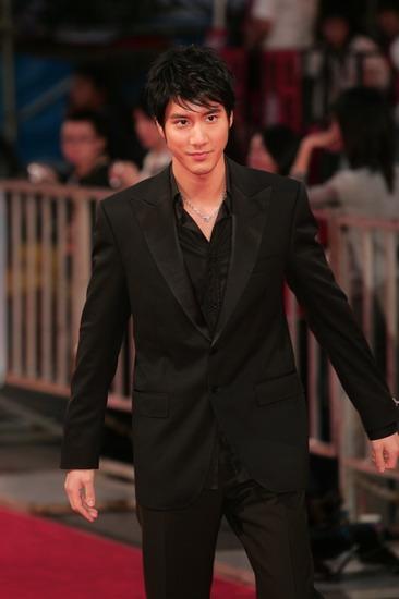 藝人曝王力宏陶喆整下巴改運 劉德華修鷹勾鼻(圖)