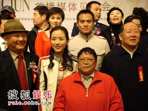 再現(xiàn)鄧小平同志岳父?jìng)髌嫒松摹渡藤Z將軍》開(kāi)播