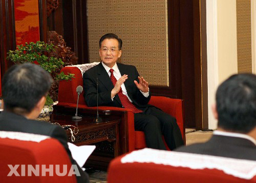 溫家寶總理接受韓國(guó)新聞媒體聯(lián)合采訪