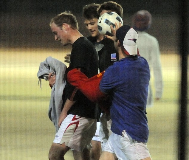 婚禮臨近“焦慮癥”大爆發(fā) 凱特連做噩夢、威廉踢球減壓