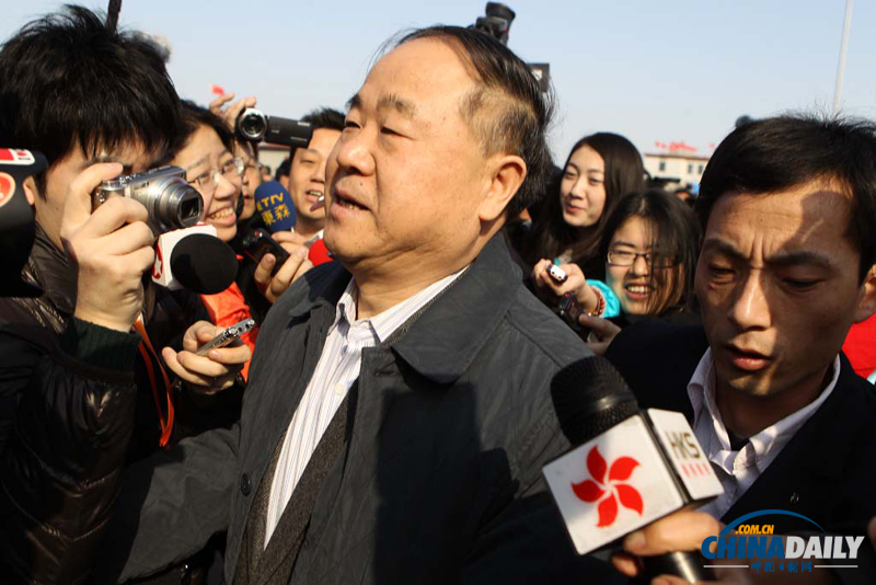 全國政協(xié)委員遭遇媒體記者圍堵采訪