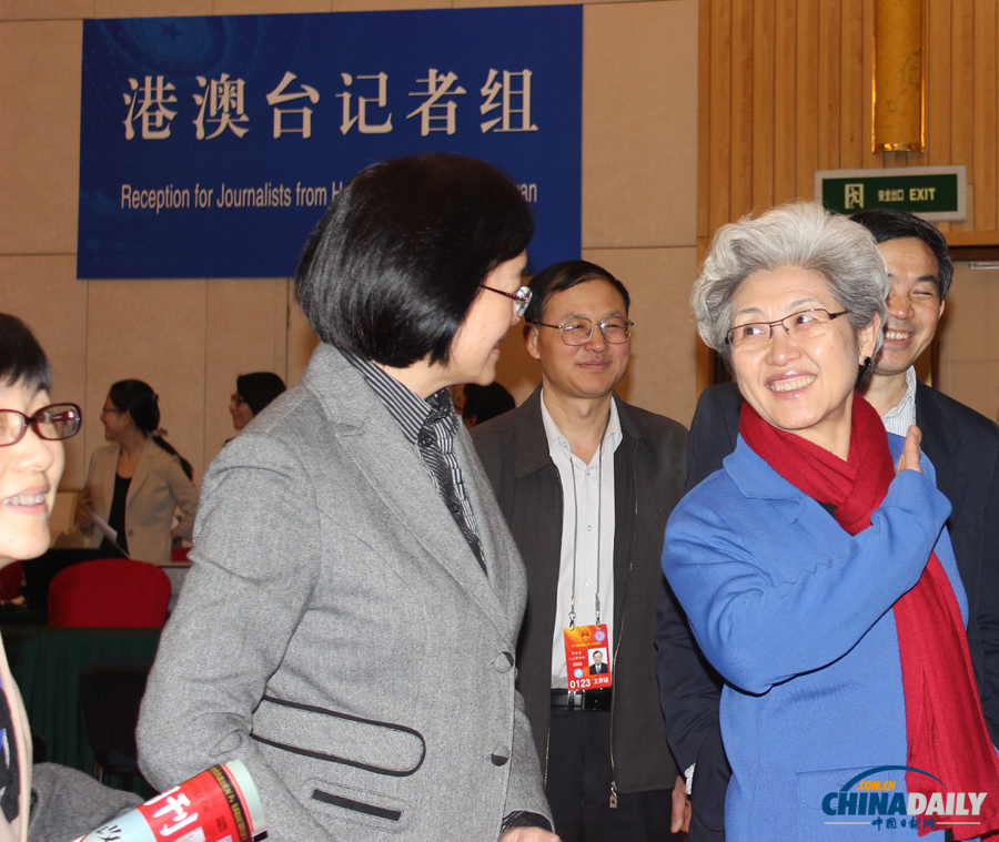 十二屆全國人大一次會議副秘書長、新聞發(fā)言人傅瑩看望媒體工作者