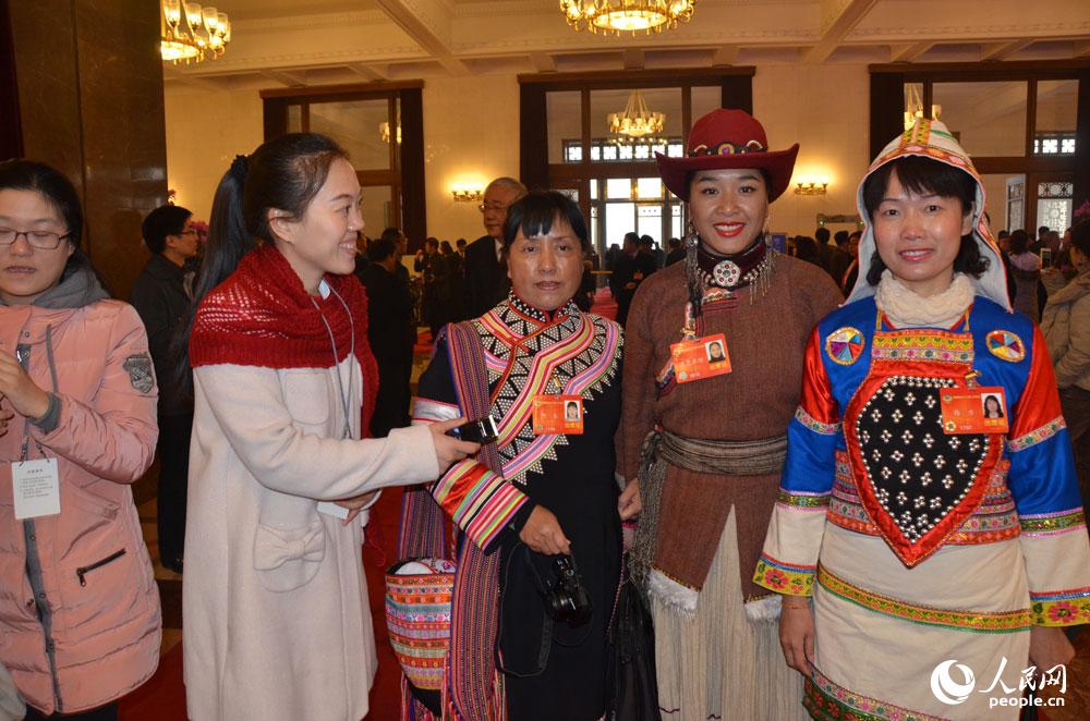 “兩會”少數民族和宗教界委員受追捧