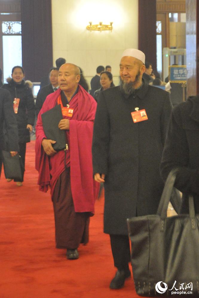 “兩會”少數民族和宗教界委員受追捧