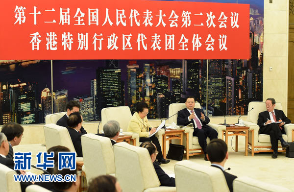 張德江分別參加香港代表團(tuán)、澳門代表團(tuán)審議