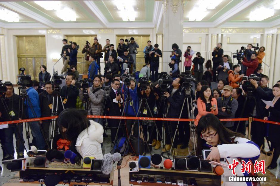 【兩會圖刊】新聞大戰