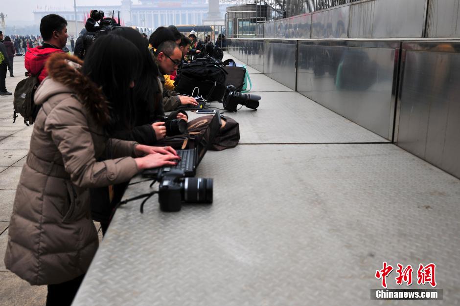 【兩會(huì)圖刊】新聞大戰(zhàn)