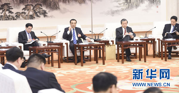 李克強分別參加云南、山西代表團審議 強調不斷提高城鄉(xiāng)居民生活水平