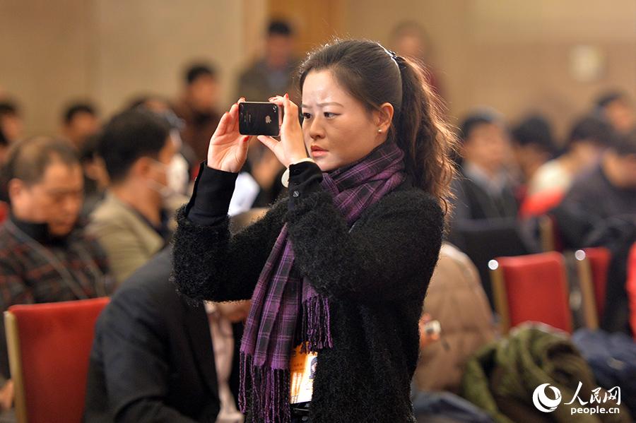 鏡頭中的兩會(huì)：兩會(huì)上的“半邊天”風(fēng)采