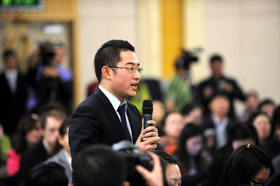 中央電視臺和中國網絡電視臺記者提問