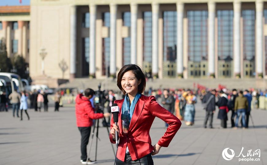 2014兩會花絮：兩會會場上的美女記者