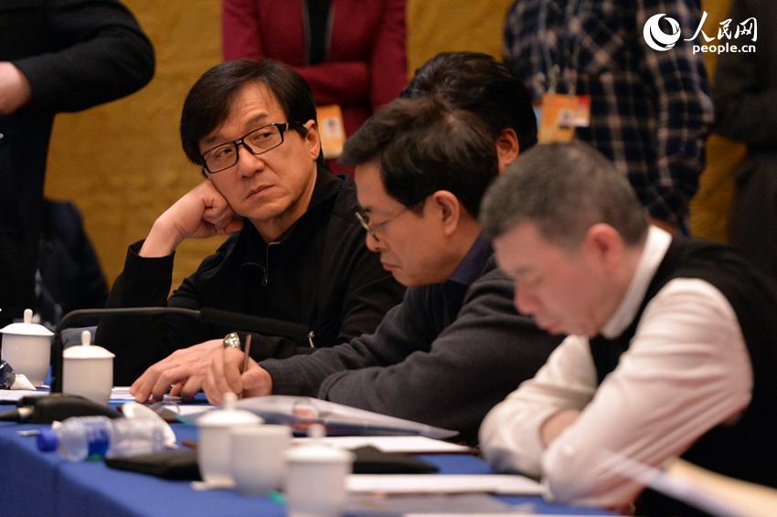 政協(xié)小組會議上的委員表情