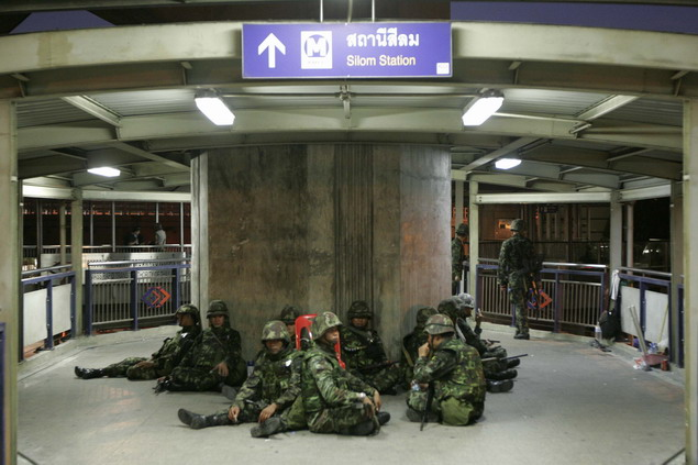 泰政府重兵把守曼谷金融中心 紅衫軍欲請聯合國監督