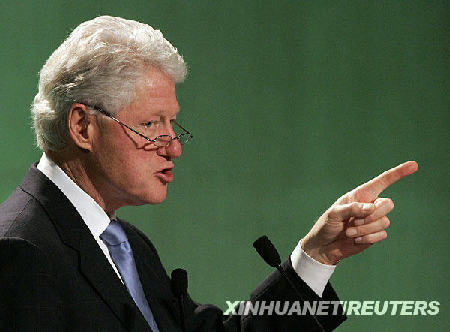 美前總統(tǒng)克林頓訪朝 推動(dòng)被押女記者獲釋