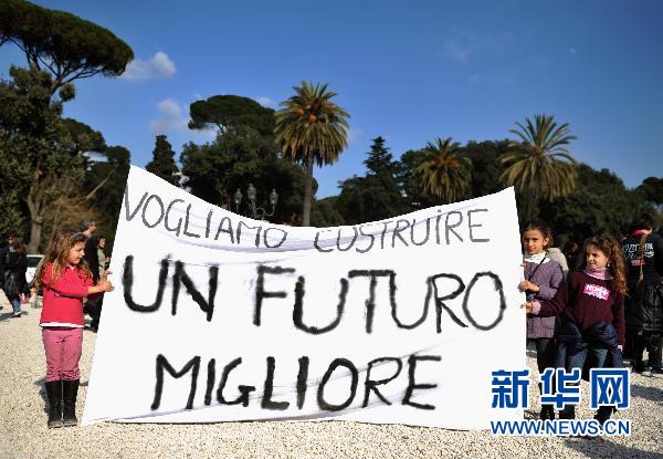 “花花老爺”犯眾怒 意大利百萬(wàn)人示威要求老貝下臺(tái)