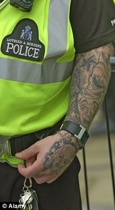 警民關(guān)系改善有新招？英一警察聯(lián)合會(huì)呼吁警員秀文身