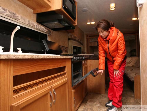 長春:拖著房車接媳婦(組圖)