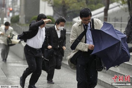 日本九州遭暴雨襲擊 數(shù)百居民避難新干線停運(yùn)