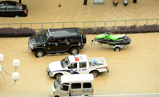 罕見暴雨突襲福建福清三小時 城區(qū)被淹成澤國