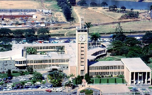 每把座椅竟花1900英鎊 肯尼亞豪裝議會大廈惹爭議