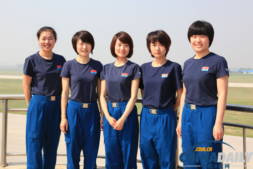 空軍女飛行員順利完成殲－10戰(zhàn)機(jī)首次單飛