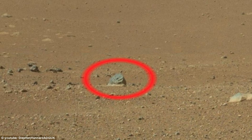 UFO研究者發現類似手指、鞋等形狀火星石塊 引發網友熱議