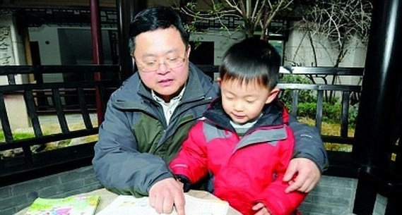 “鷹爸”新招迭出：擬讓兒子獨自在公海駕船