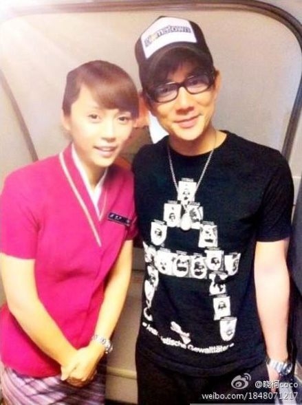 汪涵梁朝偉劉亦菲張根碩 盤(pán)點(diǎn)明星與空姐合影