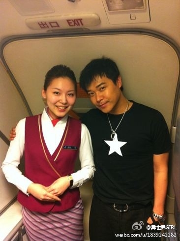 汪涵梁朝偉劉亦菲張根碩 盤點(diǎn)明星與空姐合影