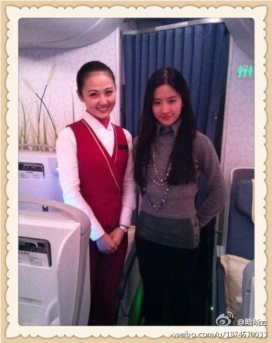 汪涵梁朝偉劉亦菲張根碩 盤點明星與空姐合影