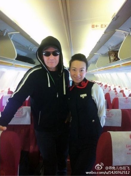 汪涵梁朝偉劉亦菲張根碩 盤點明星與空姐合影
