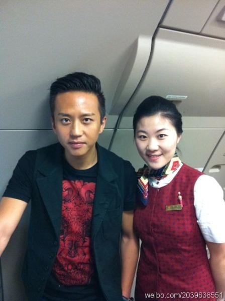 汪涵梁朝偉劉亦菲張根碩 盤點(diǎn)明星與空姐合影