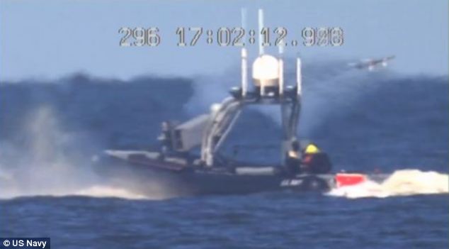 美國海軍首次測試無人駕駛船只遠程發(fā)射導(dǎo)彈