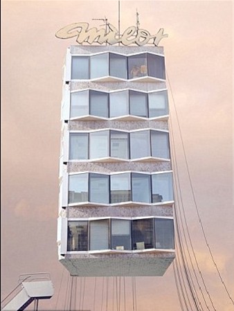 云端的華麗冒險 法國藝術家送可愛建筑“漂浮”上天