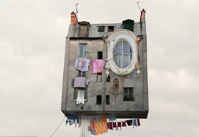 云端的華麗冒險 法國藝術家送可愛建筑“漂浮”上天