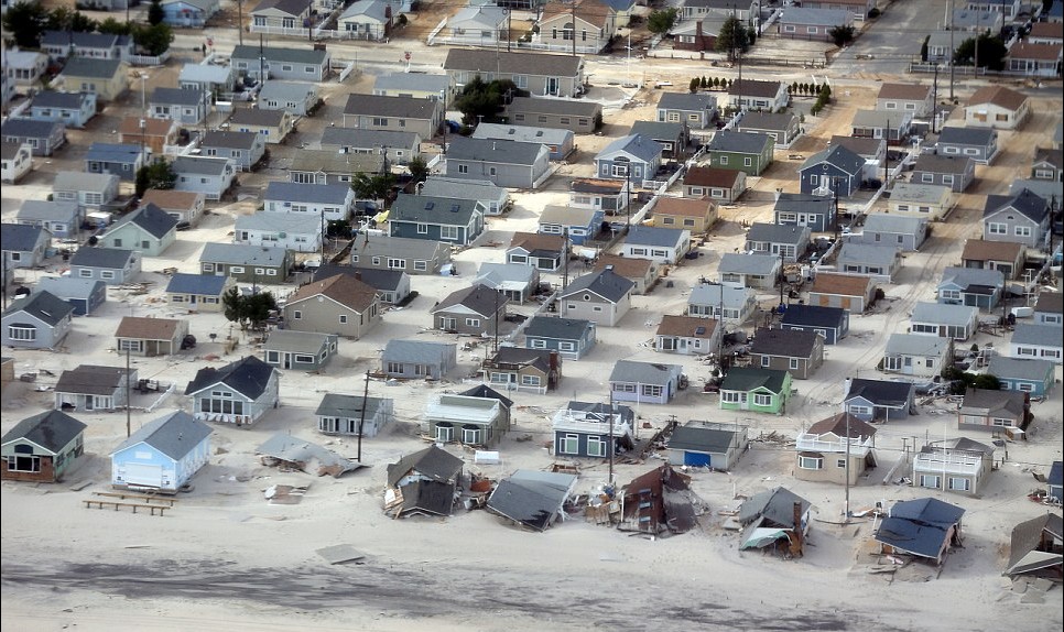 奧巴馬與共和黨州長視察災區獲好評 颶風趨緩選戰升溫