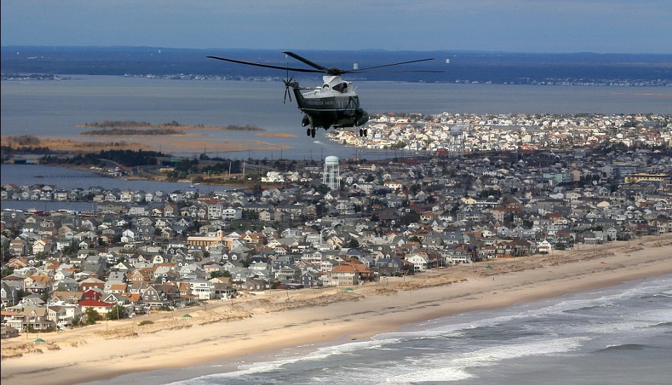 奧巴馬與共和黨州長視察災區獲好評 颶風趨緩選戰升溫