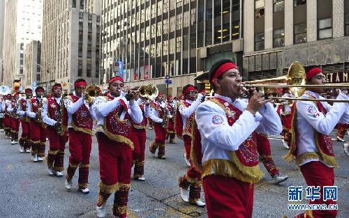 美國各大城市舉行感恩節(jié)游行