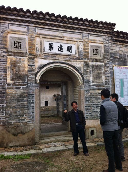 網絡媒體江西行活動走入定南 感受客家圍屋魅力