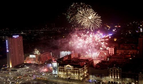 悉尼炫彩焰火、時代廣場倒計時 世界各地喜迎新年